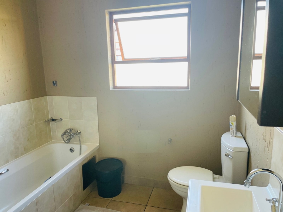To Let 2 Bedroom Property for Rent in Douglasdale Gauteng