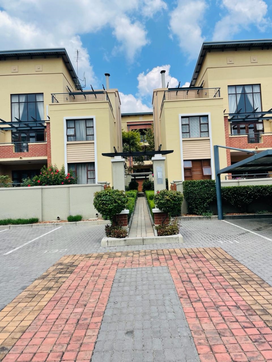 To Let 2 Bedroom Property for Rent in Douglasdale Gauteng