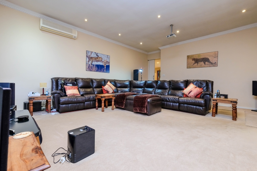 To Let 4 Bedroom Property for Rent in Oaklands Gauteng