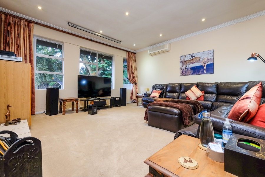 To Let 4 Bedroom Property for Rent in Oaklands Gauteng