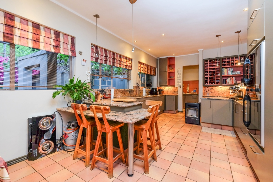 To Let 4 Bedroom Property for Rent in Oaklands Gauteng