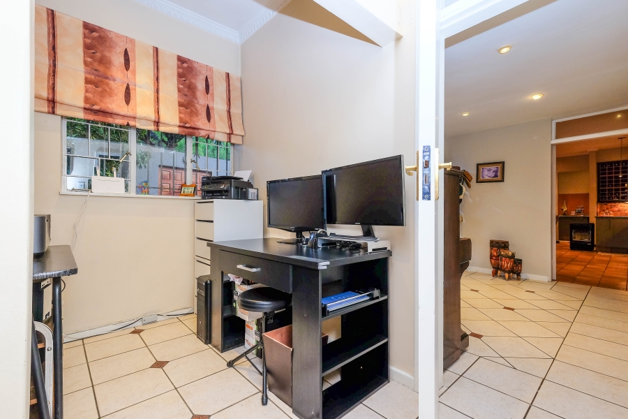 To Let 4 Bedroom Property for Rent in Oaklands Gauteng