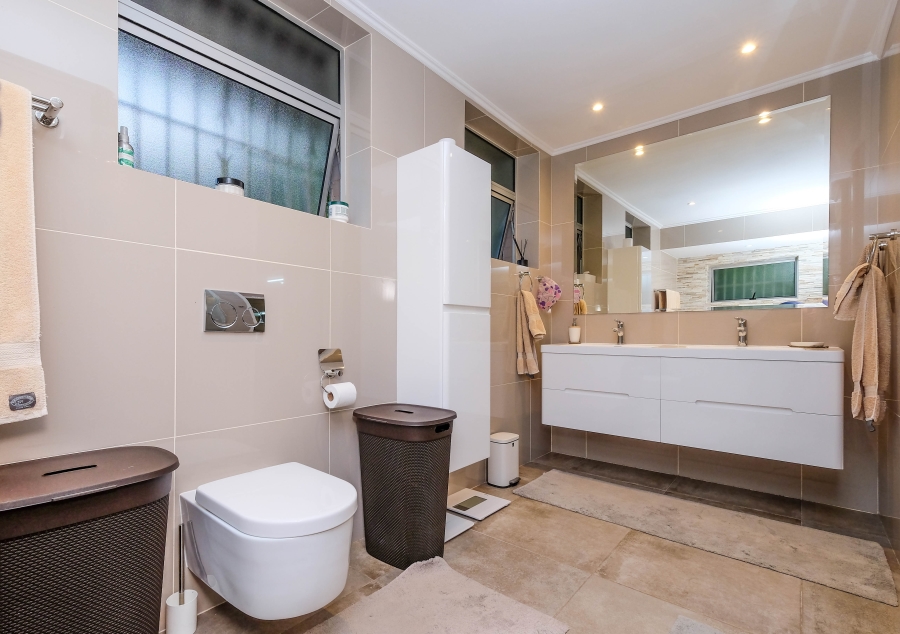 To Let 4 Bedroom Property for Rent in Oaklands Gauteng