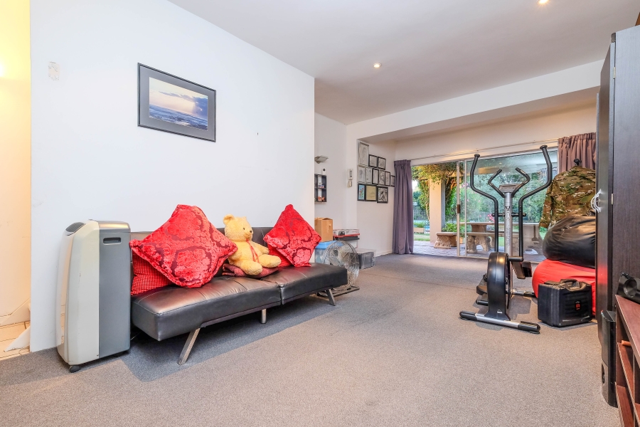 To Let 4 Bedroom Property for Rent in Oaklands Gauteng