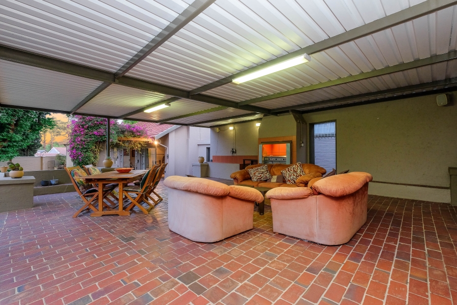To Let 4 Bedroom Property for Rent in Oaklands Gauteng