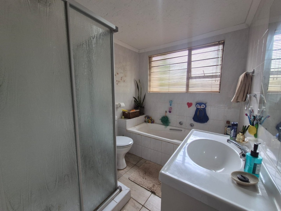 3 Bedroom Property for Sale in Noordheuwel Gauteng