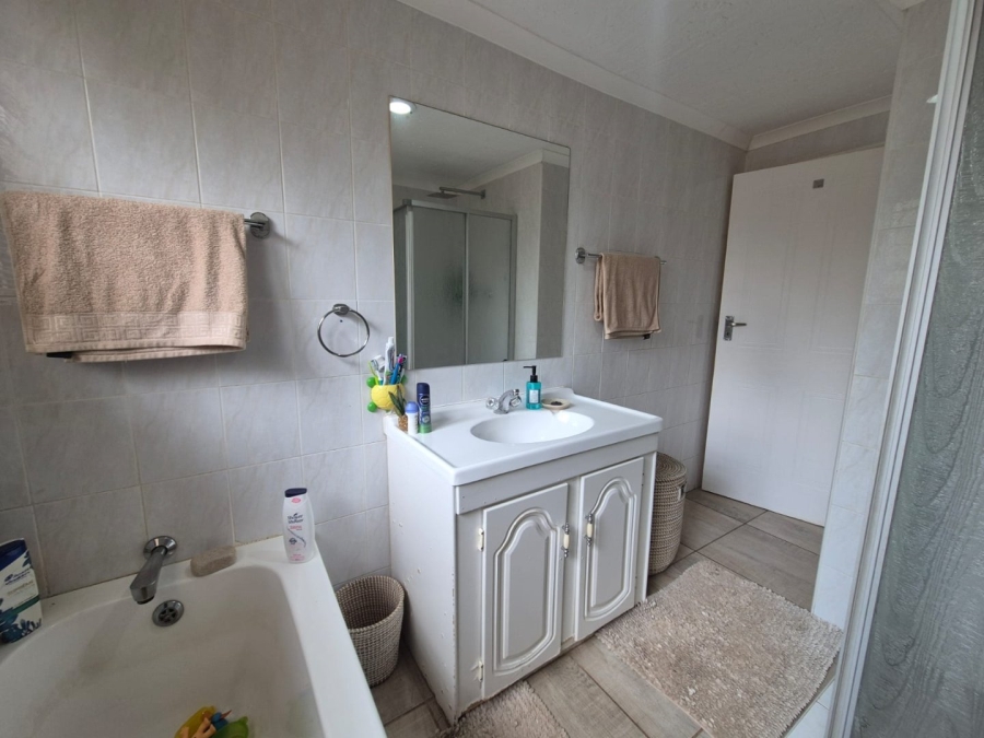 3 Bedroom Property for Sale in Noordheuwel Gauteng