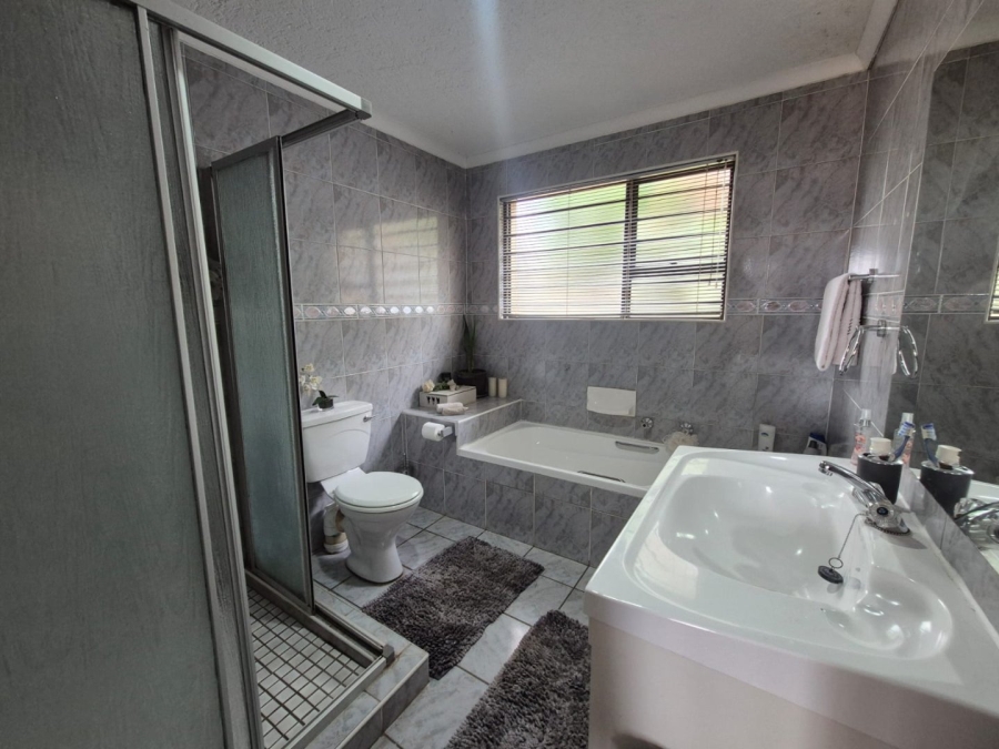 3 Bedroom Property for Sale in Noordheuwel Gauteng