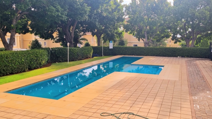 2 Bedroom Property for Sale in Erand Gardens Gauteng