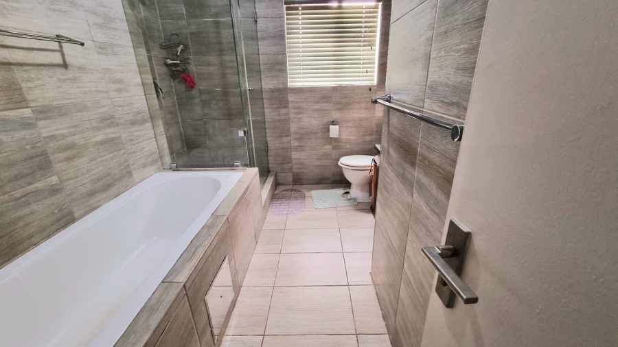 2 Bedroom Property for Sale in Erand Gardens Gauteng