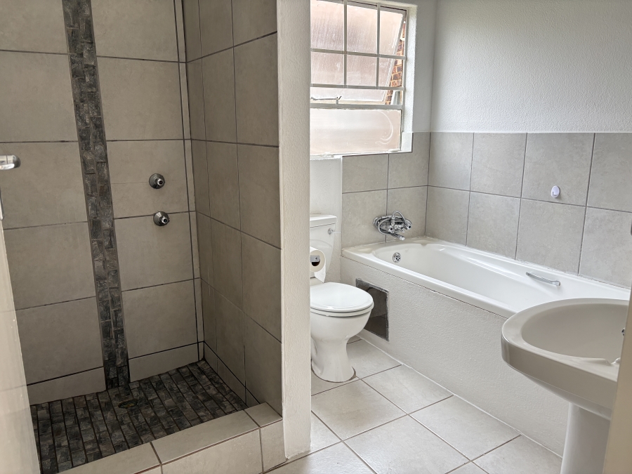 2 Bedroom Property for Sale in Allens Nek Gauteng