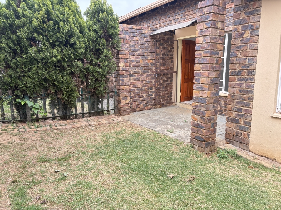 2 Bedroom Property for Sale in Allens Nek Gauteng