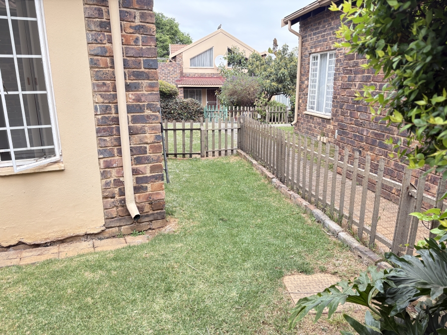 2 Bedroom Property for Sale in Allens Nek Gauteng