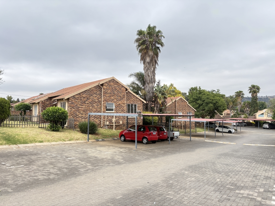 2 Bedroom Property for Sale in Allens Nek Gauteng