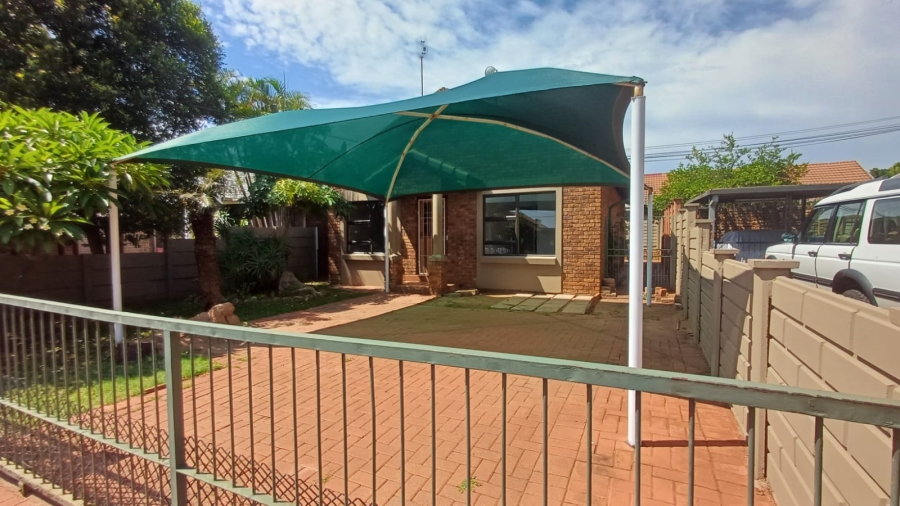 2 Bedroom Property for Sale in Theresa Park Gauteng