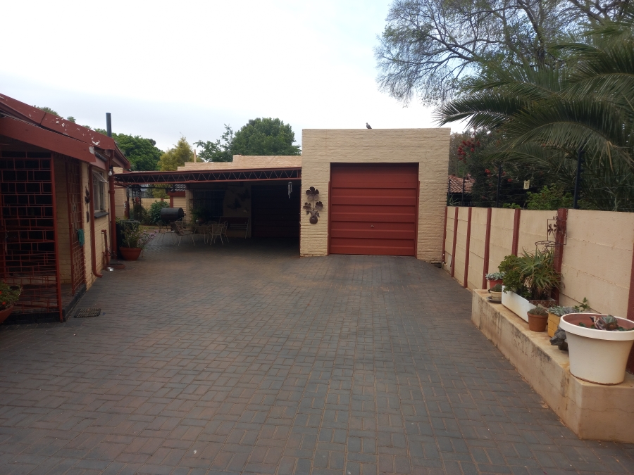 4 Bedroom Property for Sale in Greenhills Gauteng