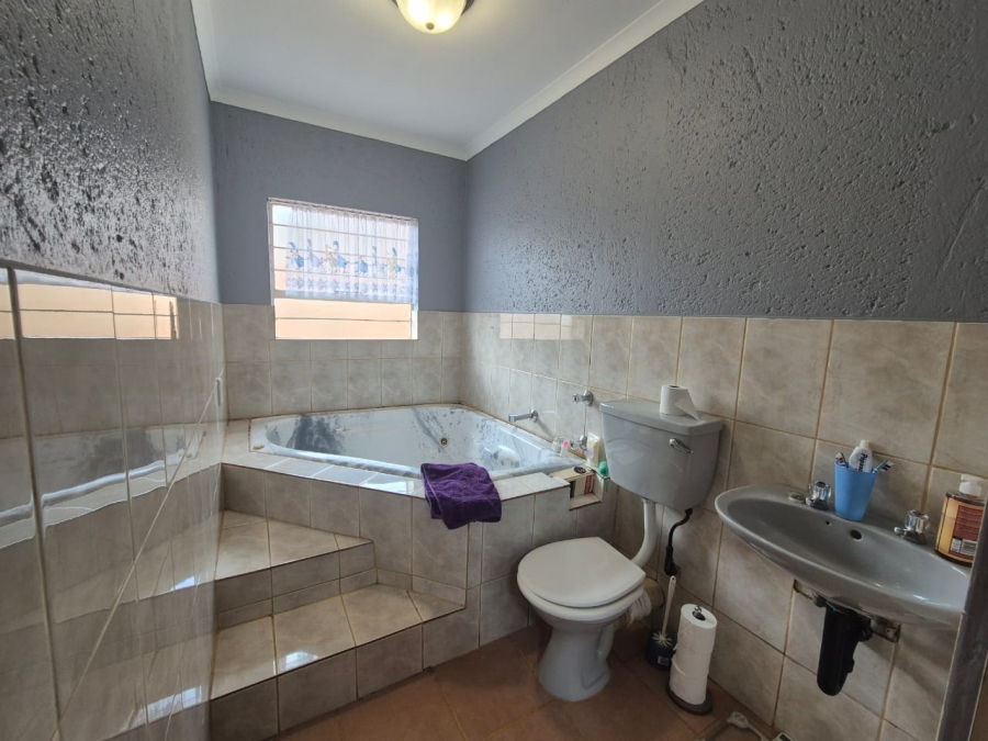 3 Bedroom Property for Sale in Noordheuwel Gauteng