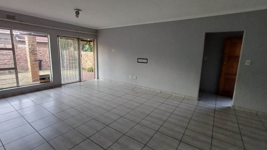To Let 2 Bedroom Property for Rent in Buccleuch Gauteng