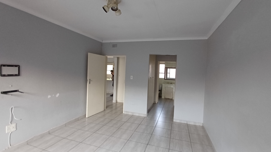To Let 2 Bedroom Property for Rent in Buccleuch Gauteng