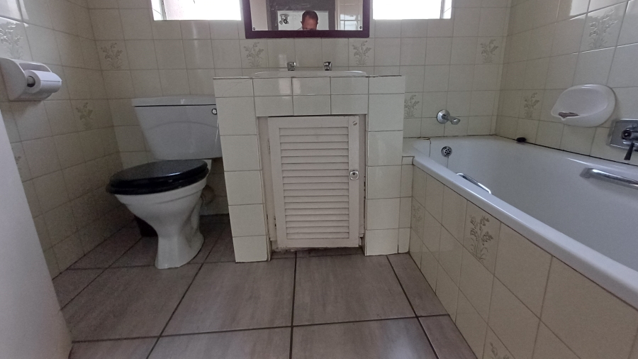 To Let 2 Bedroom Property for Rent in Buccleuch Gauteng