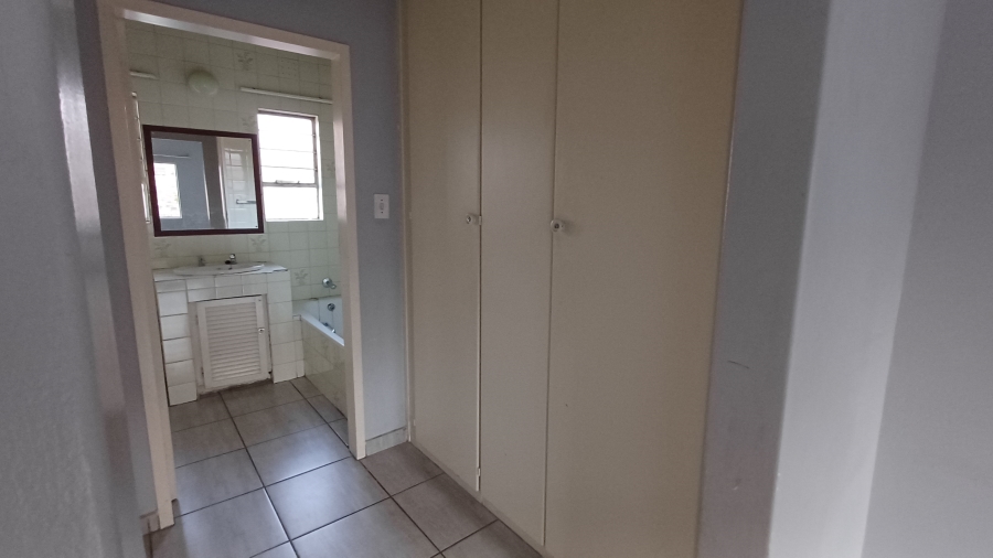 To Let 2 Bedroom Property for Rent in Buccleuch Gauteng