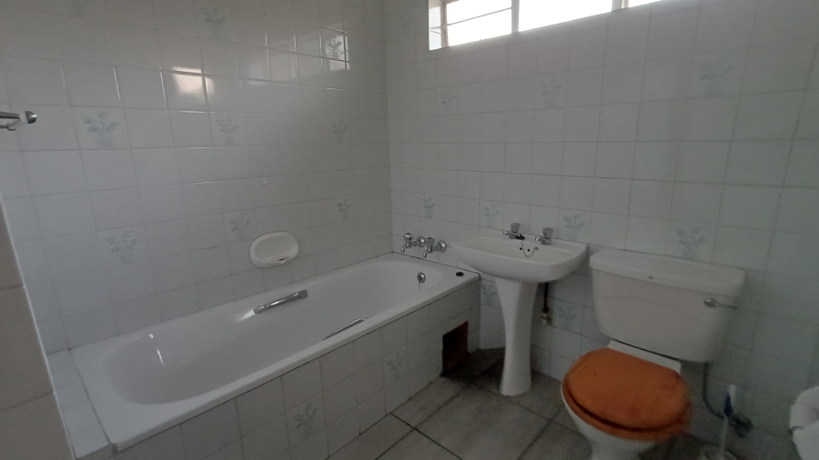 To Let 2 Bedroom Property for Rent in Buccleuch Gauteng