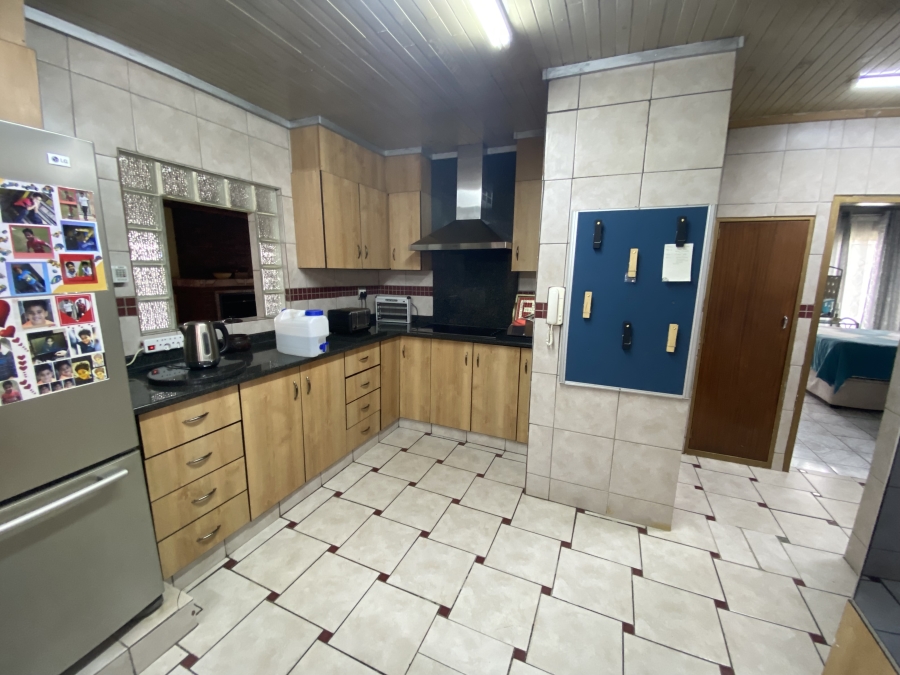 4 Bedroom Property for Sale in Mackenzie Park Gauteng