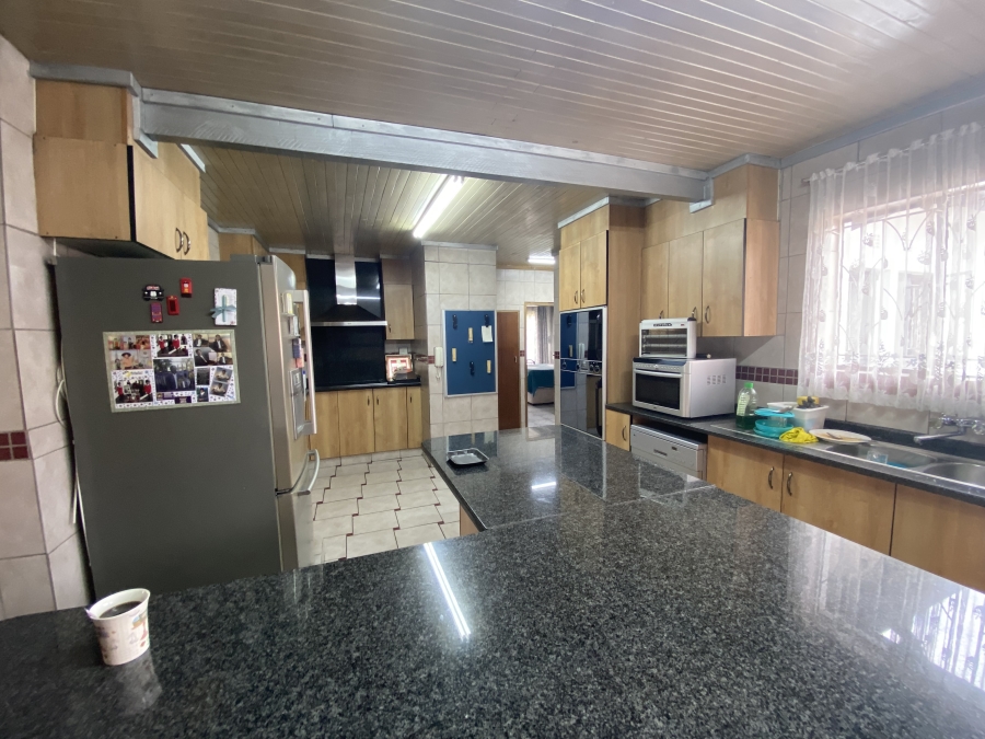 4 Bedroom Property for Sale in Mackenzie Park Gauteng