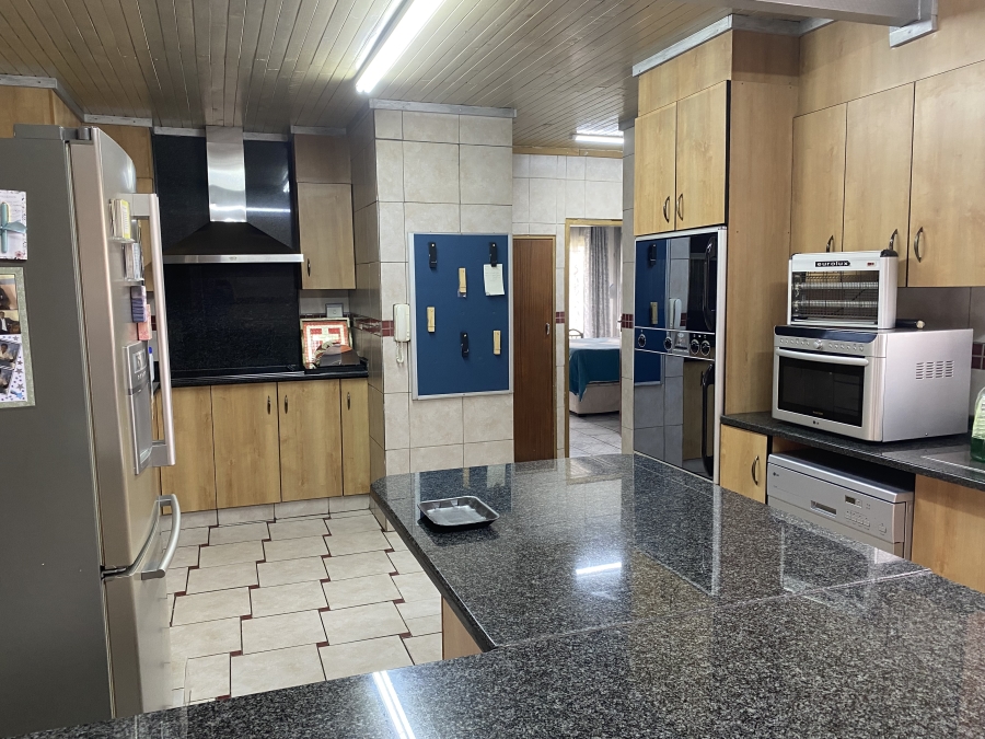 4 Bedroom Property for Sale in Mackenzie Park Gauteng