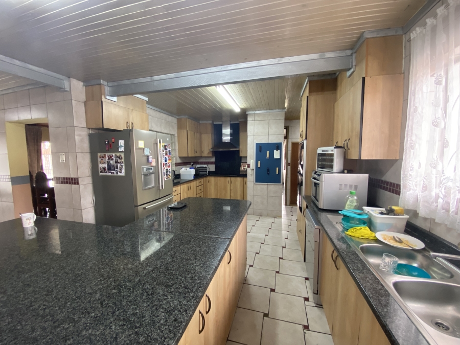 4 Bedroom Property for Sale in Mackenzie Park Gauteng