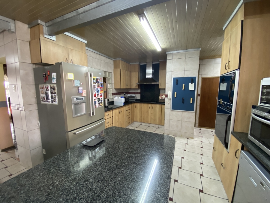 4 Bedroom Property for Sale in Mackenzie Park Gauteng