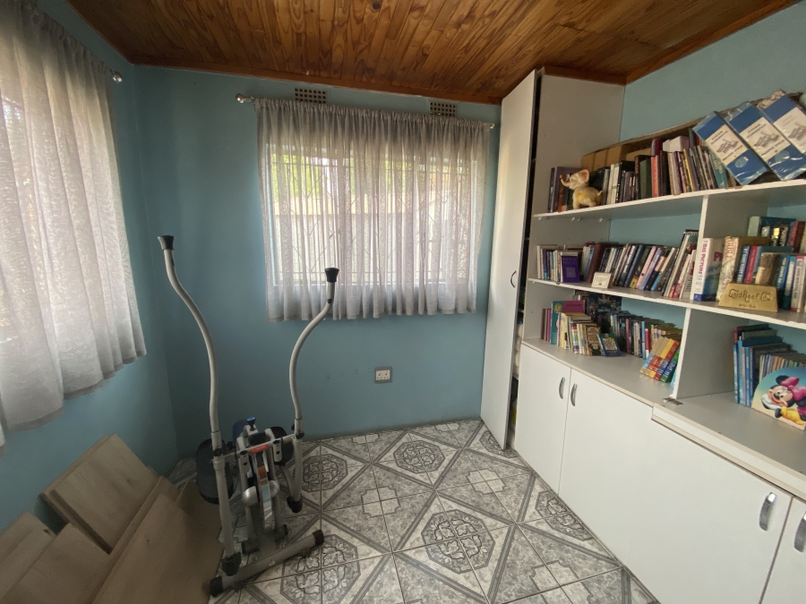 4 Bedroom Property for Sale in Mackenzie Park Gauteng