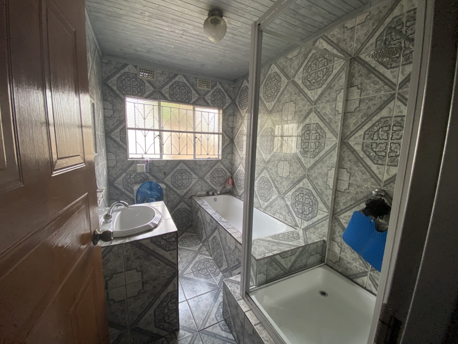 4 Bedroom Property for Sale in Mackenzie Park Gauteng