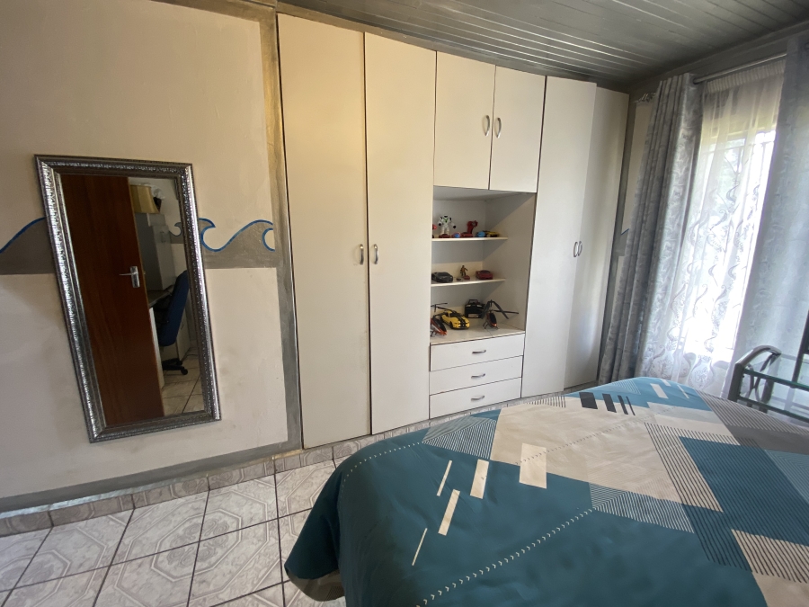 4 Bedroom Property for Sale in Mackenzie Park Gauteng
