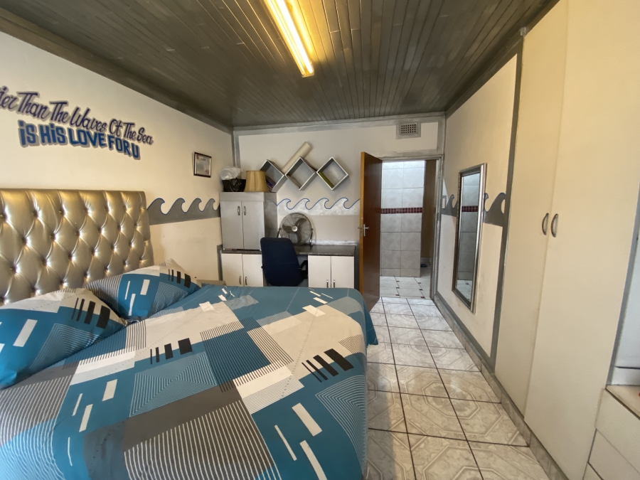 4 Bedroom Property for Sale in Mackenzie Park Gauteng