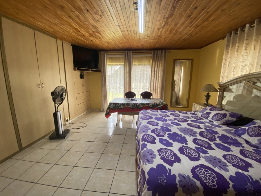 4 Bedroom Property for Sale in Mackenzie Park Gauteng