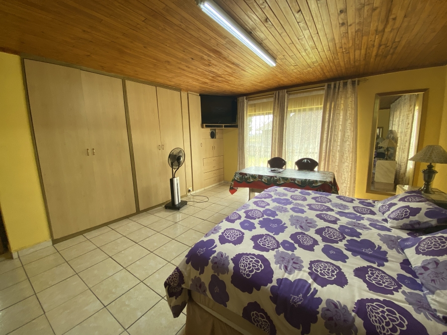 4 Bedroom Property for Sale in Mackenzie Park Gauteng