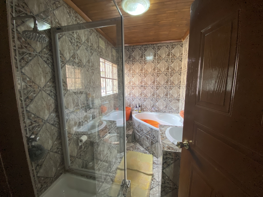 4 Bedroom Property for Sale in Mackenzie Park Gauteng