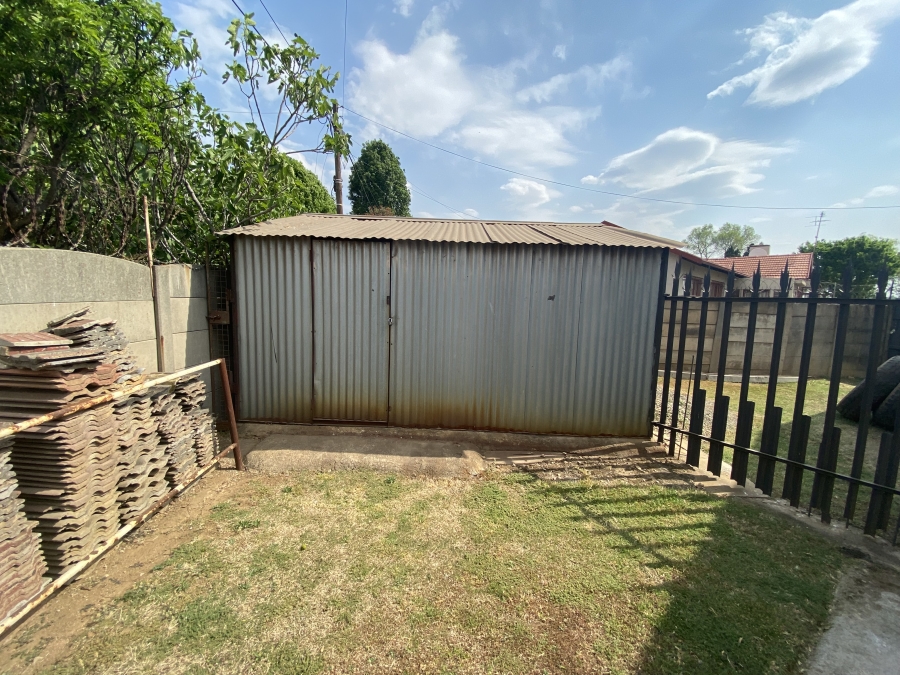 4 Bedroom Property for Sale in Mackenzie Park Gauteng