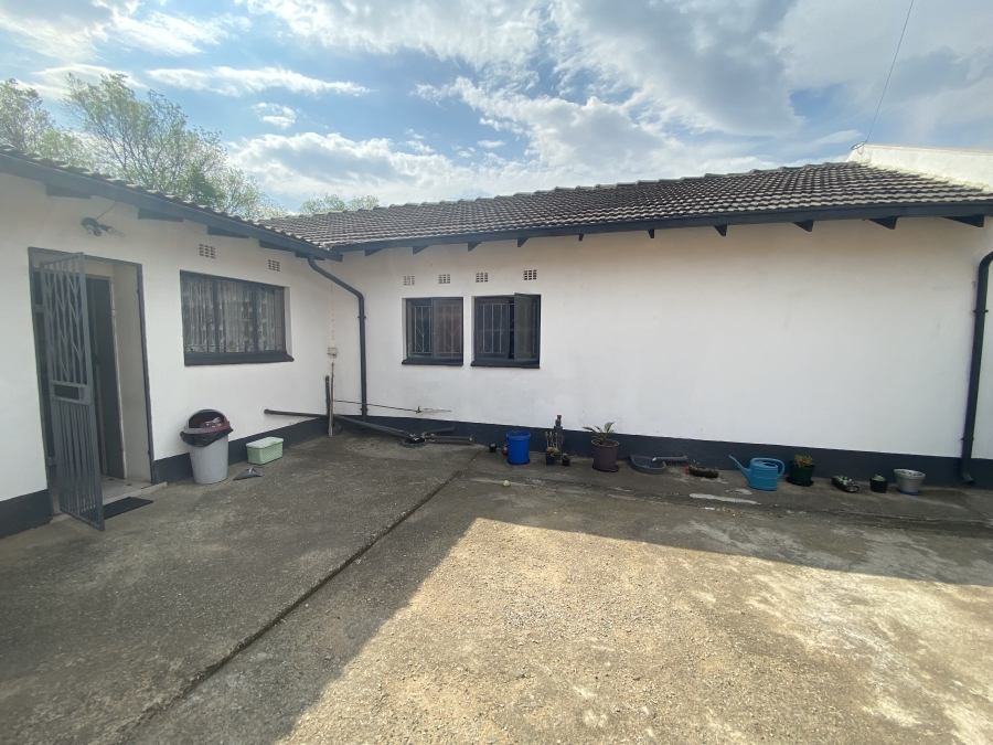 4 Bedroom Property for Sale in Mackenzie Park Gauteng