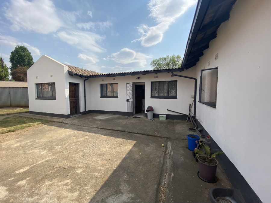 4 Bedroom Property for Sale in Mackenzie Park Gauteng