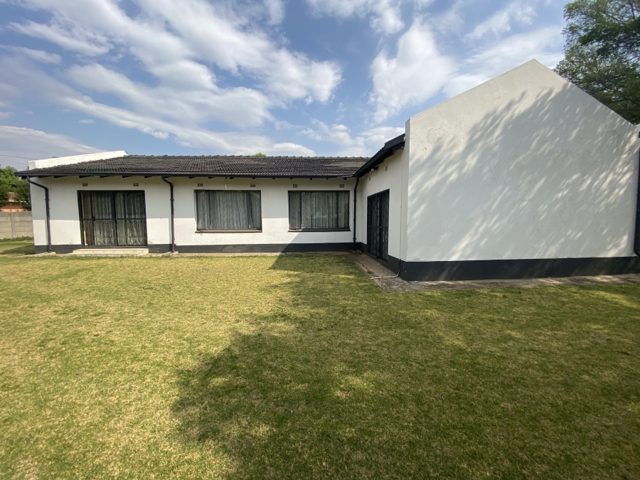 4 Bedroom Property for Sale in Mackenzie Park Gauteng