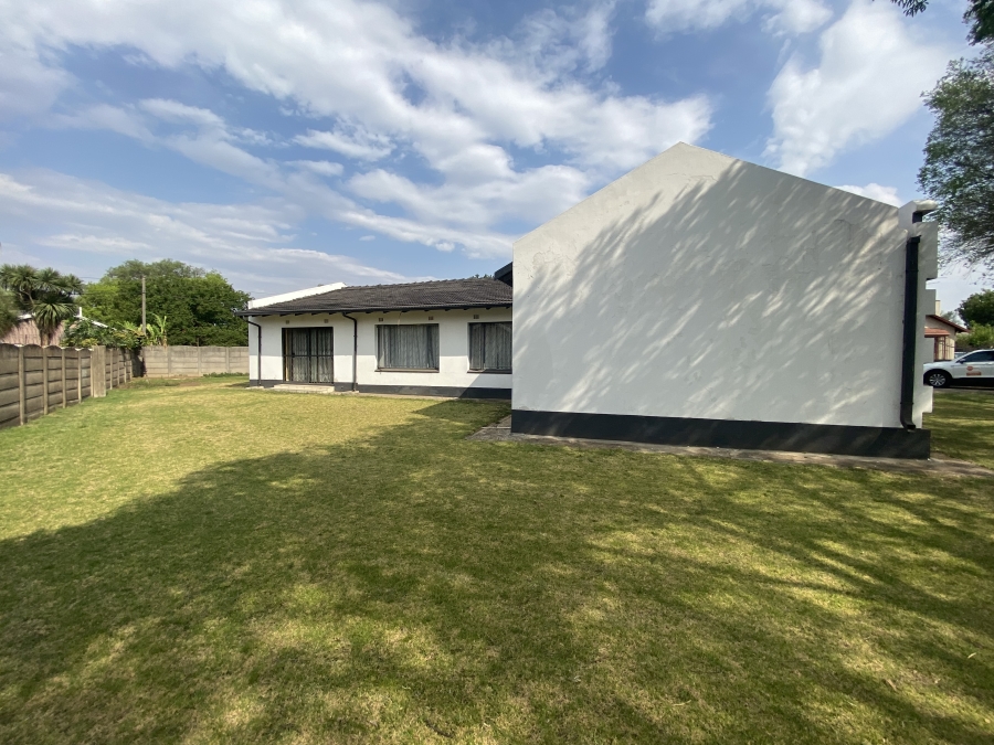 4 Bedroom Property for Sale in Mackenzie Park Gauteng