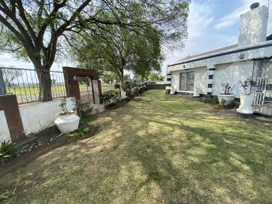 4 Bedroom Property for Sale in Mackenzie Park Gauteng