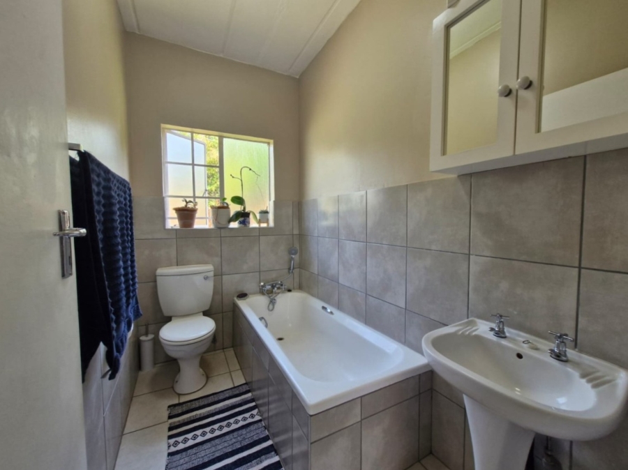 2 Bedroom Property for Sale in Rooihuiskraal North Gauteng