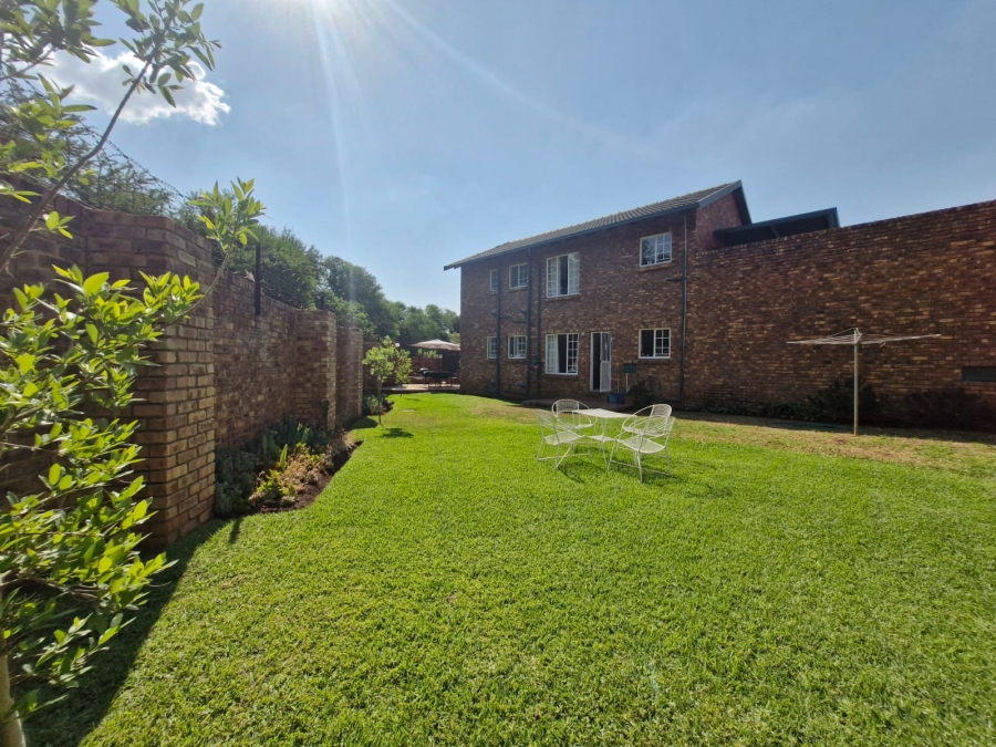 2 Bedroom Property for Sale in Rooihuiskraal North Gauteng