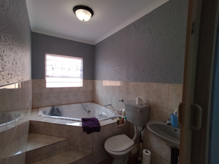 3 Bedroom Property for Sale in Noordheuwel Gauteng