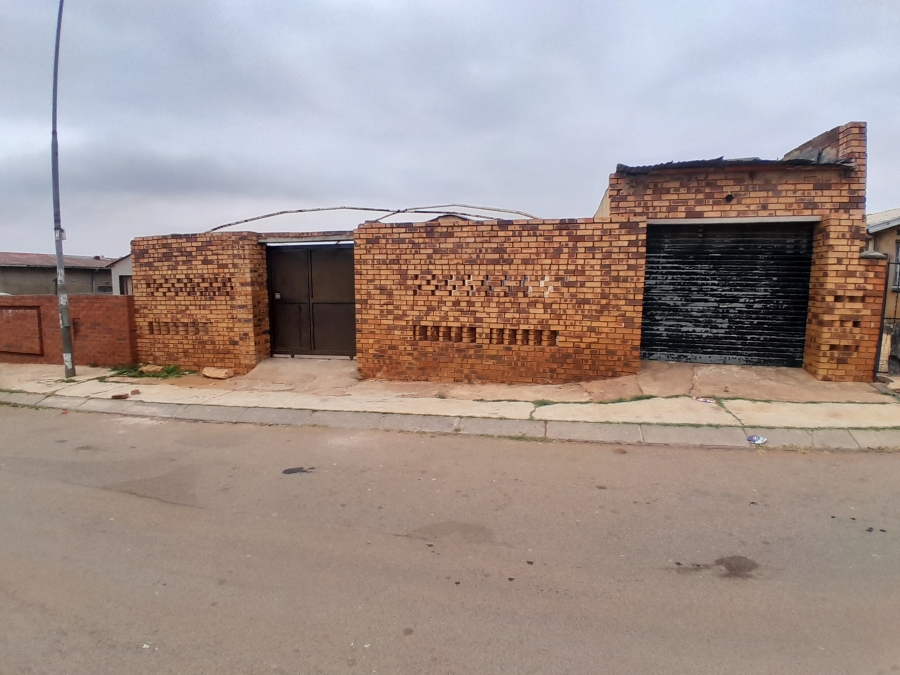 7 Bedroom Property for Sale in Zondi Gauteng