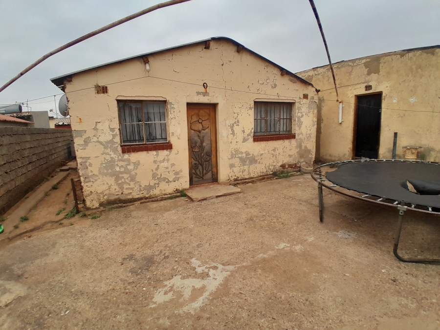 7 Bedroom Property for Sale in Zondi Gauteng