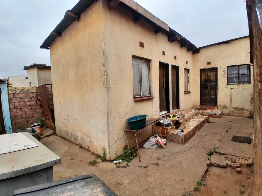 7 Bedroom Property for Sale in Zondi Gauteng